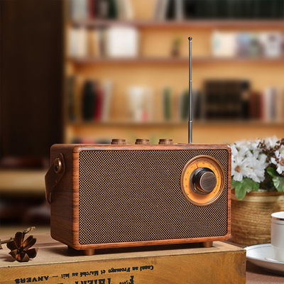 Convenient Portable Clock Radio with Built-In Speaker and AM / FM Function