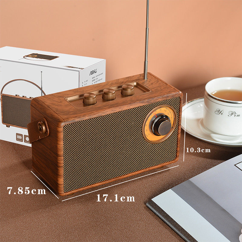 Convenient Portable Clock Radio with Built-In Speaker and AM / FM Function